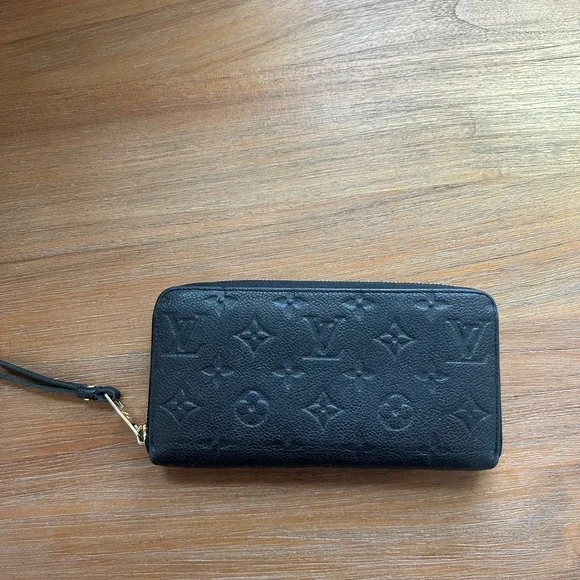 Louis Vuitton Black Monogram Zip Wallet - Picture 2 of 9